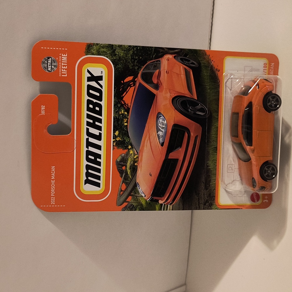 D1 Matchbox 2022 Porsche Macan shipping protector